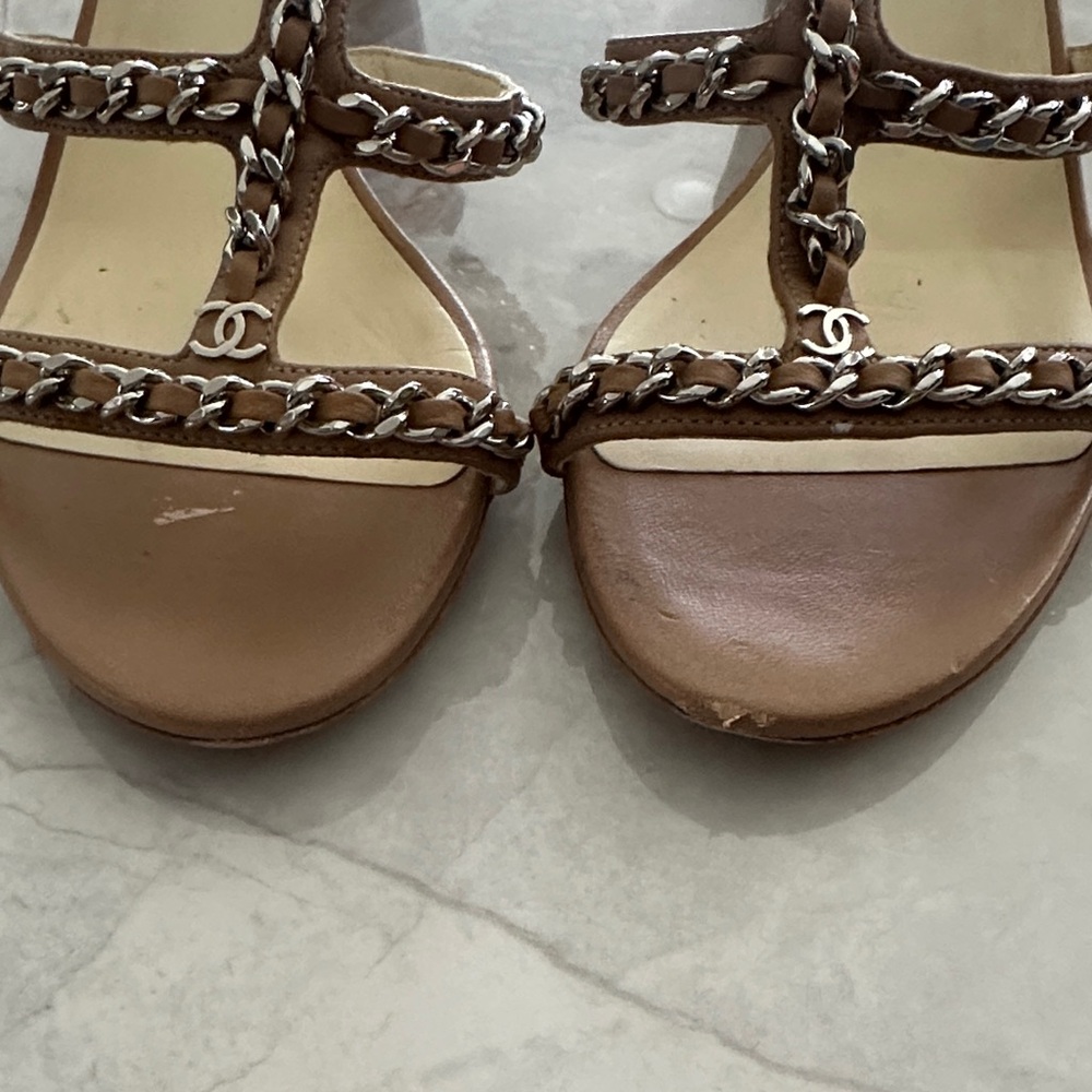 CHANEL Tan Leather Chain-Trim T-Strap Slingback Heels - Picture 6 of 9